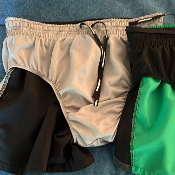 Lot of three Nike running shorts - Picture 9 of 14